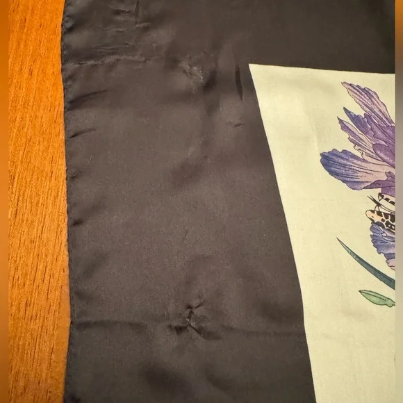 Vintage Gucci Flora and Snake Silk Scarf with Black Border - Picture 9 of 11